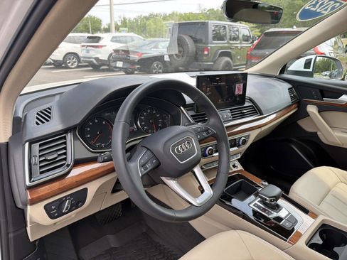 Used 2023 Audi Q5 2.0T Premium w/ Convenience Package AWD/4WD image 18