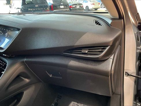 Used 2023 Buick Envision Essence image 17