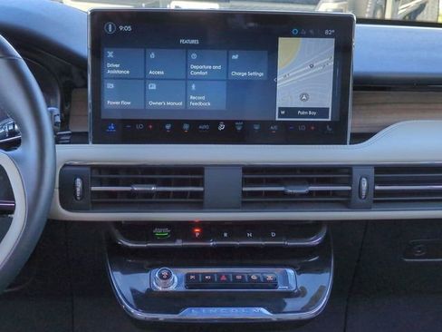 Used 2025 Lincoln Corsair Grand Touring w/ Equipment Group 302A AWD/4WD image 18