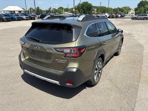 Used 2023 Subaru Outback Touring AWD/4WD image 3