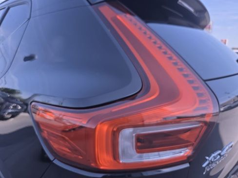Used 2025 Volvo XC40 B5 Plus AWD/4WD image 37