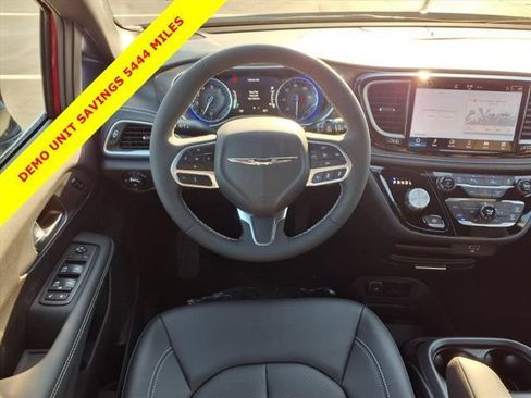 New 2026 Chrysler Pacifica Select FWD image 5