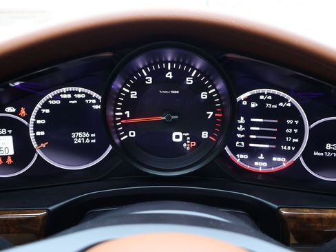 Certified 2022 Porsche Panamera Platinum Edition image 16