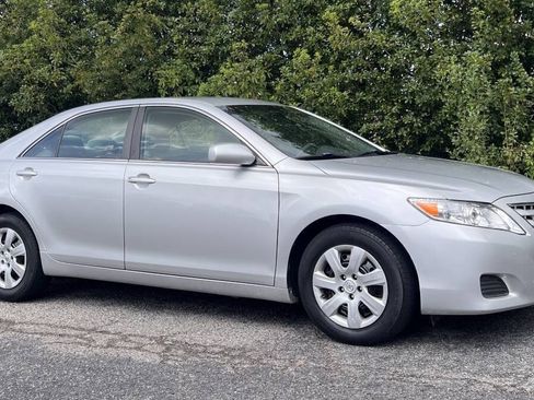 Used 2011 Toyota Camry FWD image 10