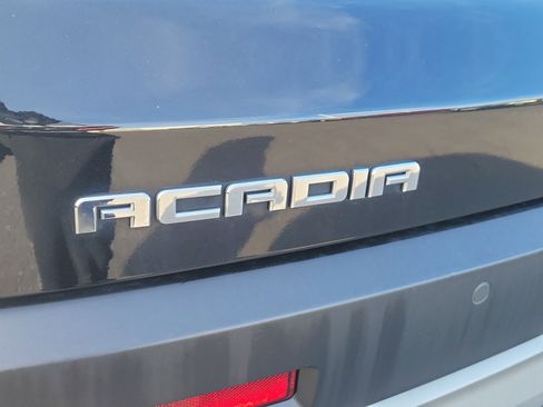 Used 2017 GMC Acadia SLT w/ LPO, Black Accent Package image 6