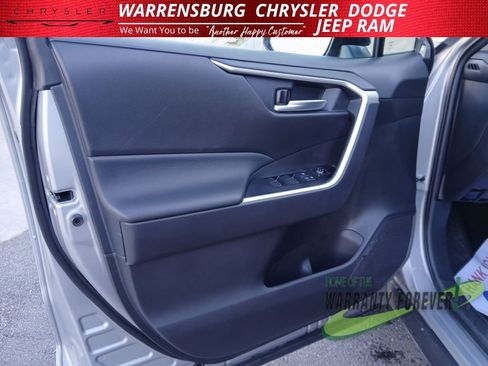 Used 2025 Toyota RAV4 XLE image 12