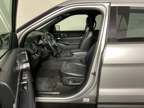 Used 2018 Ford Explorer Limited image 20