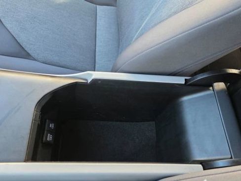 Used 2021 Toyota Camry LE image 21