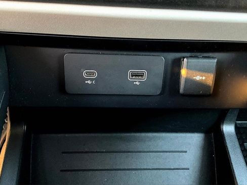 Used 2020 Land Rover Defender 110 SE image 16