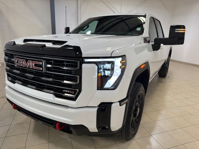Used 2025 GMC Sierra 2500 AT4 AWD/4WD image 2