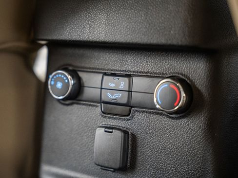 Certified 2017 Ford Explorer XLT w/ Equipment Group 202A image 37