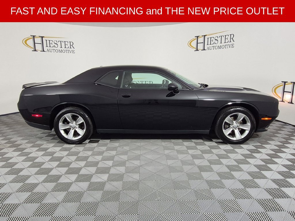 Used 2019 Dodge Challenger SXT RWD image 3