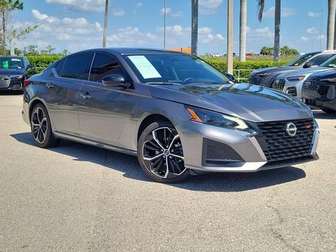 Used 2023 Nissan Altima 2.5 SR FWD image 32