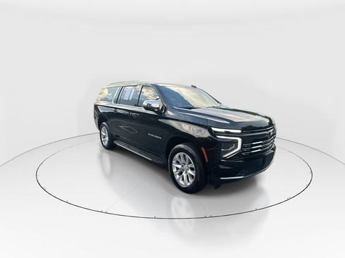 Used 2025 Chevrolet Suburban Premier RWD image 2