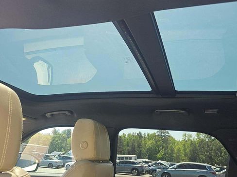 Used 2018 Land Rover Range Rover Velar R-Dynamic SE AWD/4WD image 8