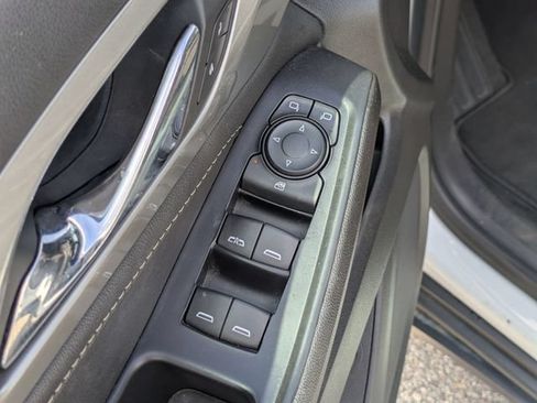 Used 2022 Chevrolet Traverse LT FWD image 14