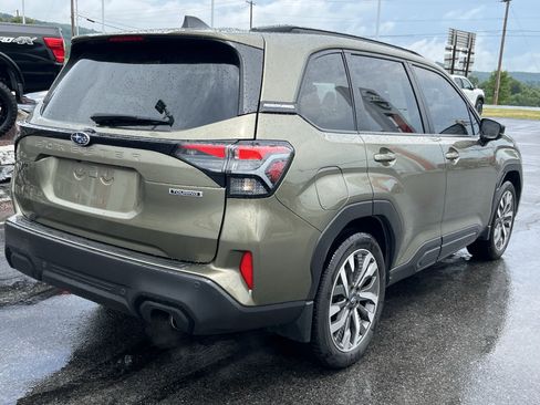 Used 2025 Subaru Forester Touring AWD/4WD image 6