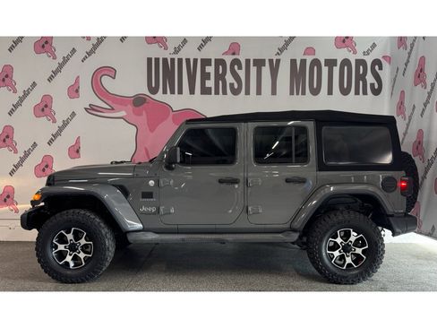 Used 2018 Jeep Wrangler Unlimited Sahara AWD/4WD image 8