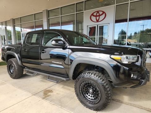 Certified 2021 Toyota Tacoma TRD Off-Road AWD/4WD image 4