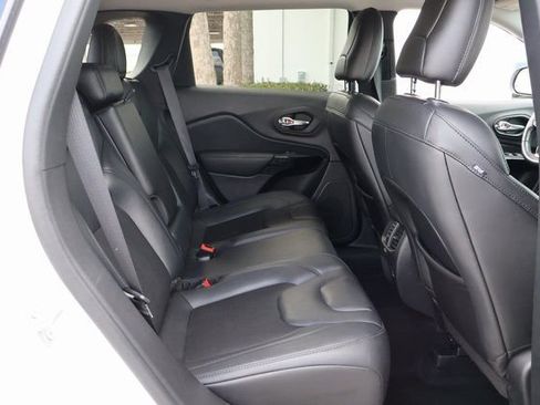 Used 2021 Jeep Cherokee Latitude Plus AWD/4WD image 17