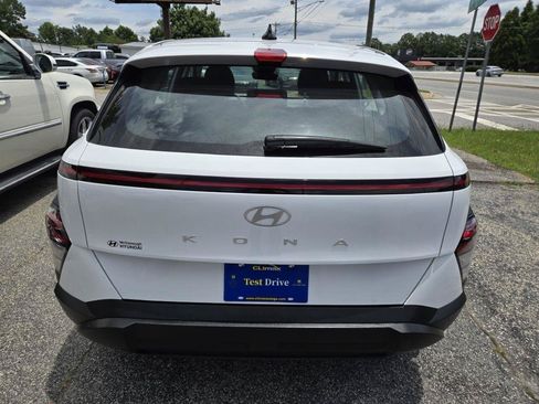 Used 2025 Hyundai Kona SE FWD image 8