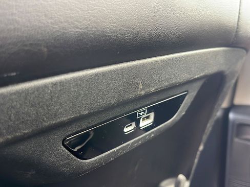 Used 2023 Chrysler Pacifica Limited FWD image 36