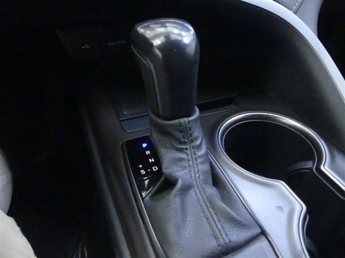 Used 2021 Toyota Camry SE FWD image 18