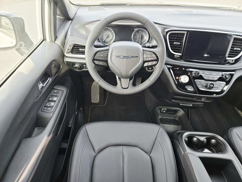 New 2026 Chrysler Pacifica Select image 10