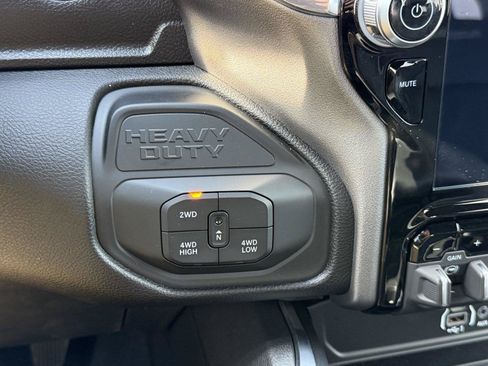 Used 2025 RAM 2500 Laramie AWD/4WD image 25