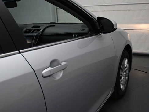 Used 2014 Toyota Camry LE FWD image 13