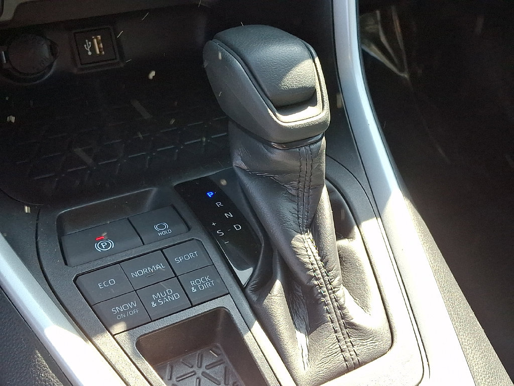 Certified 2025 Toyota RAV4 LE AWD/4WD image 18