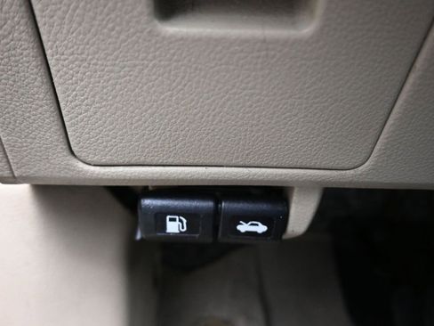 Used 2007 Nissan Versa 1.8 S w/ PWR Pkg image 19