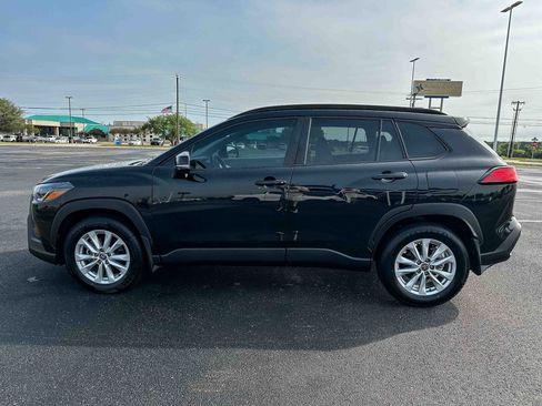 Used 2023 Toyota Corolla Cross LE FWD image 9