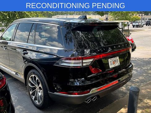 Used 2025 Lincoln Aviator Reserve w/ Illumination Package image 3