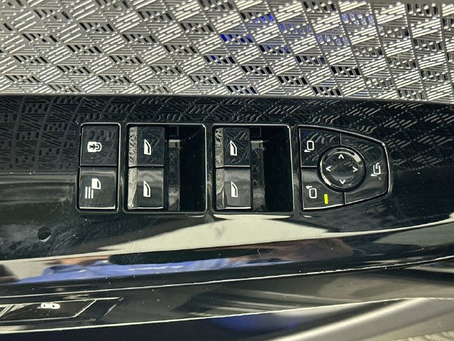 Used 2024 BMW 760i xDrive w/ Executive Package AWD/4WD image 18