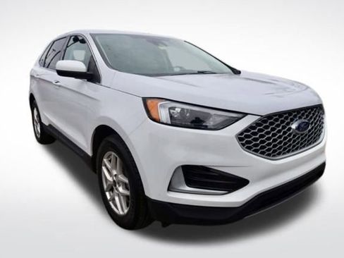Used 2023 Ford Edge SEL image 2