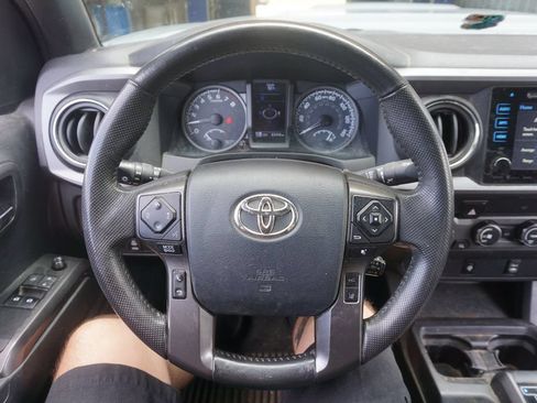 Used 2019 Toyota Tacoma TRD Sport AWD/4WD image 3