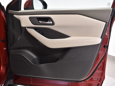 Used 2025 Nissan Rogue SV image 33