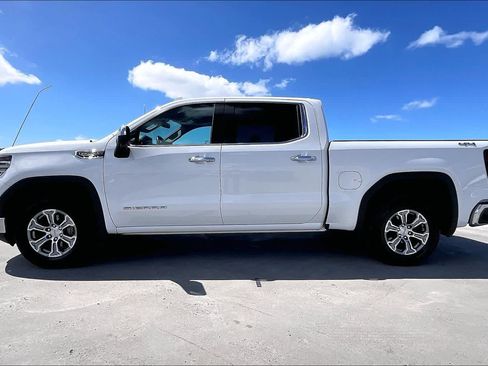 Used 2024 GMC Sierra 1500 SLT AWD/4WD image 3