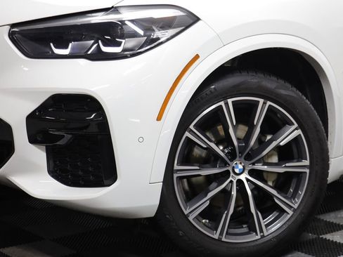 Certified 2022 BMW X5 xDrive40i w/ M Sport Package image 3
