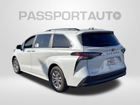 New 2026 Toyota Sienna XLE image 3