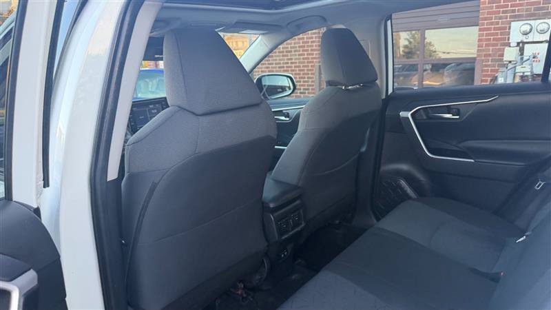 Used 2020 Toyota RAV4 XLE w/ Convenience Package FWD image 18