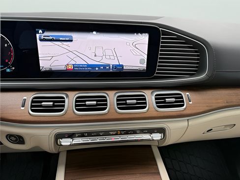 Used 2024 Mercedes-Benz GLS 450 4MATIC image 19