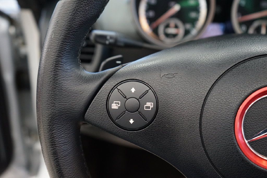 Used 2009 Mercedes-Benz SLK 300 image 32