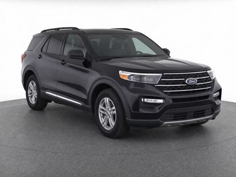 Used 2024 Ford Explorer XLT w/ Equipment Group 202A AWD/4WD image 2