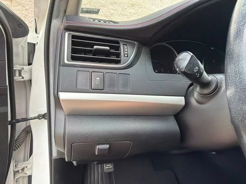 Used 2015 Toyota Camry SE FWD image 31