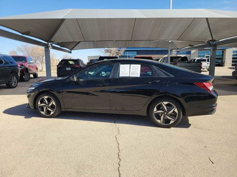 Used 2023 Hyundai Elantra SEL w/ Convenience Package image 3