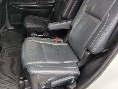 Used 2019 Toyota Highlander Limited image 19