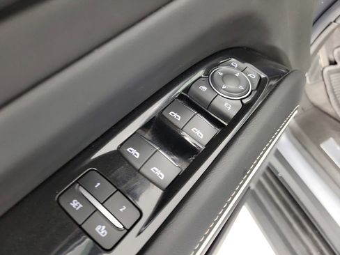 Used 2022 Cadillac Escalade Luxury RWD image 19