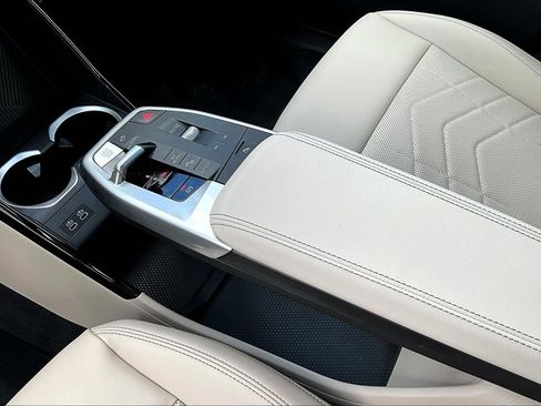 Used 2025 BMW X1 xDrive28i image 17